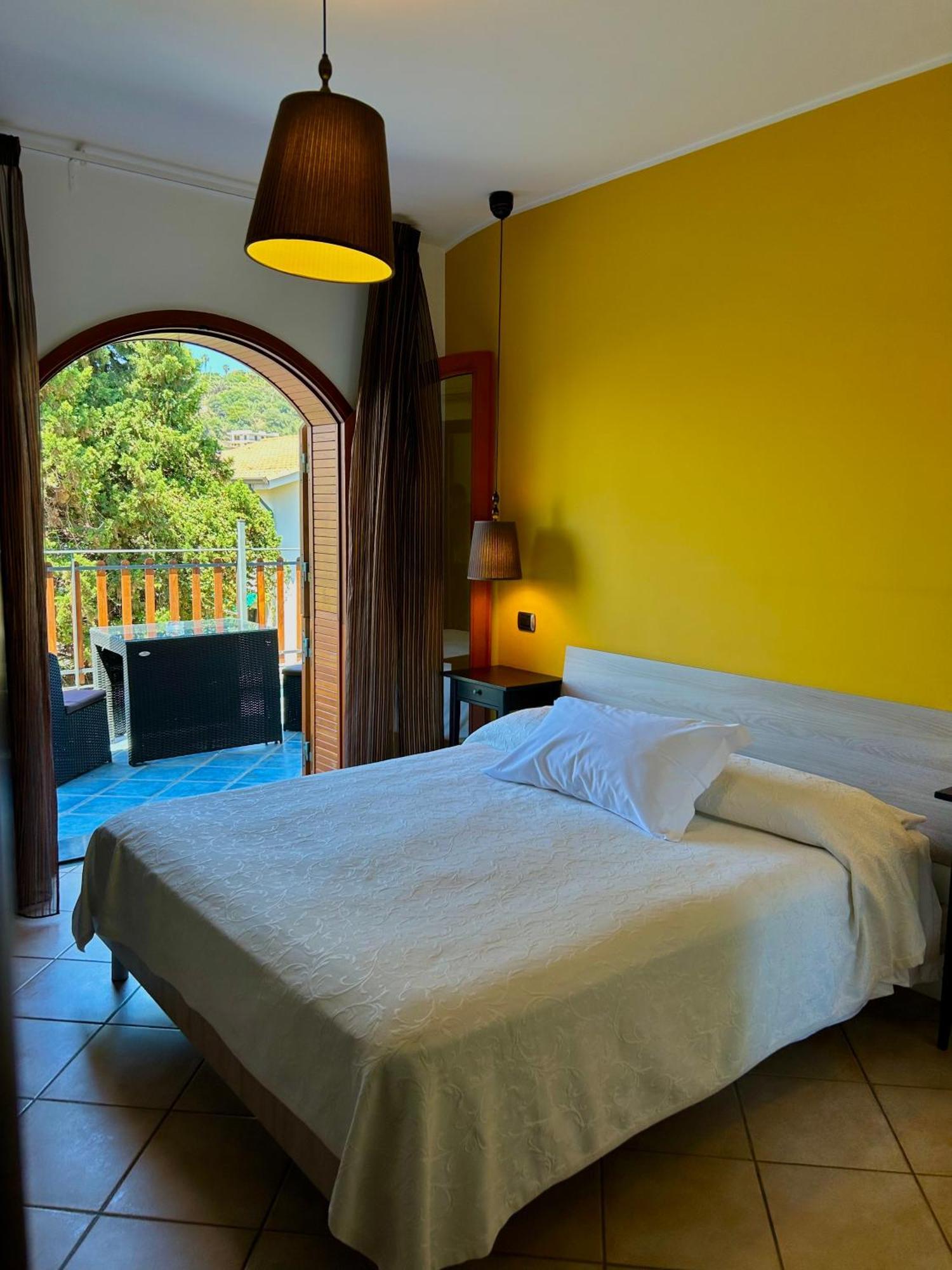 מילאצו B&B Villa Rodriguez מראה חיצוני תמונה
